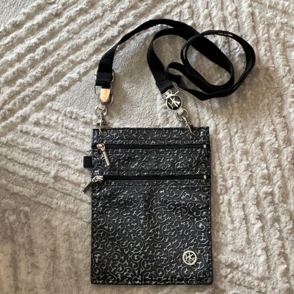 Hipklips Black Purse With a Crossbody Strap